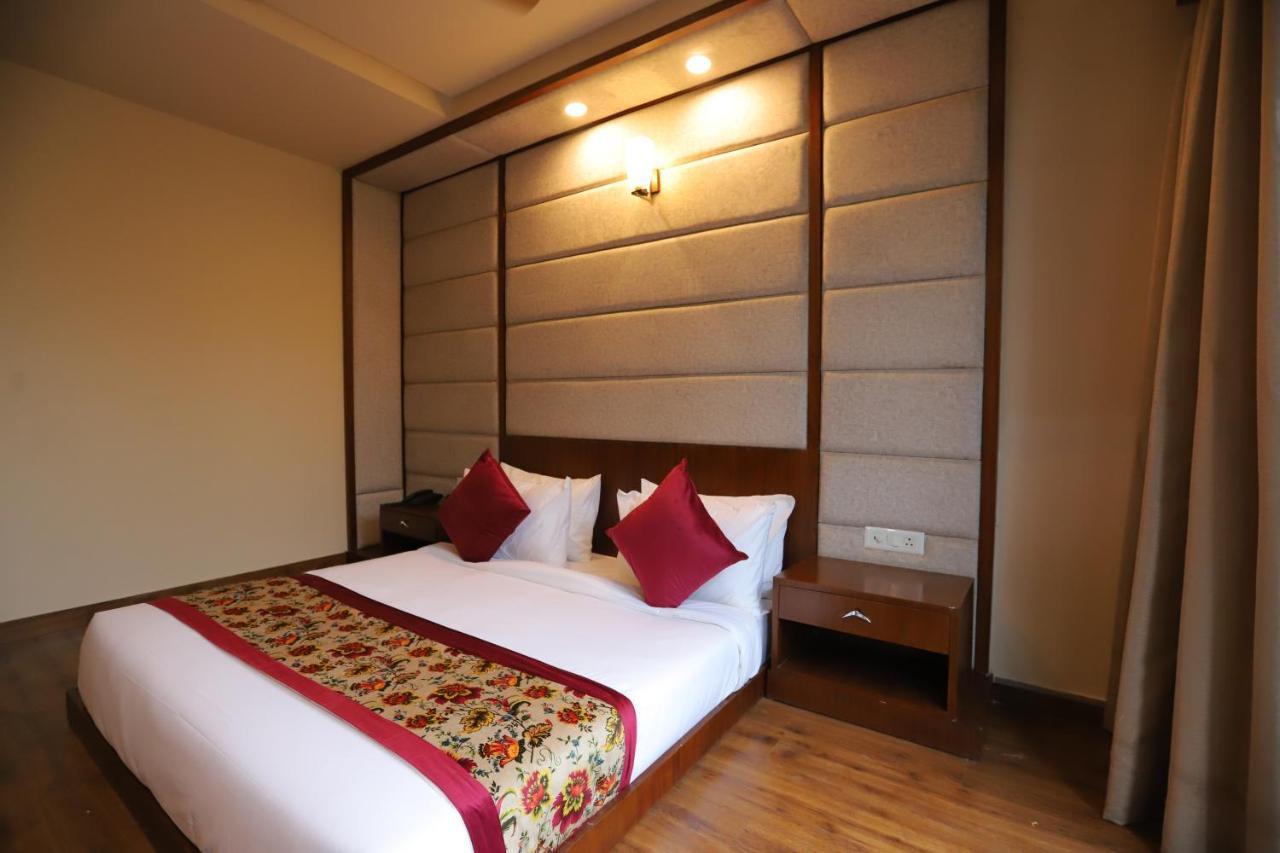 Ip Royal Hotel - New Delhi Ngoại thất bức ảnh